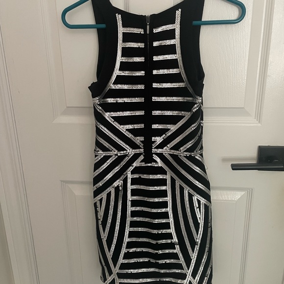 Black dress with sequin detailing - Picture 2 of 4